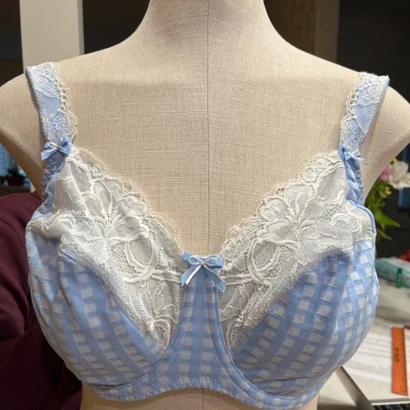Bras - Picture 4 of 5